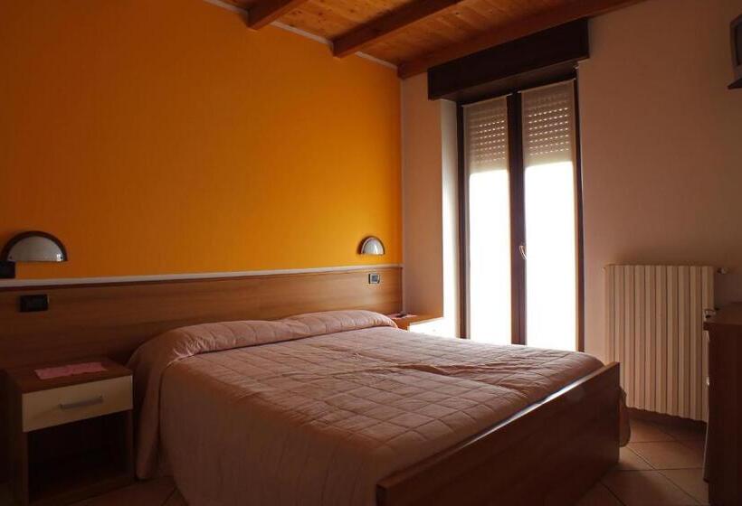 בית מלון כפרי Albergo Ristorante Innocenti