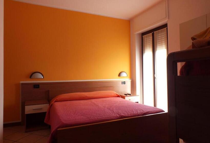 בית מלון כפרי Albergo Ristorante Innocenti