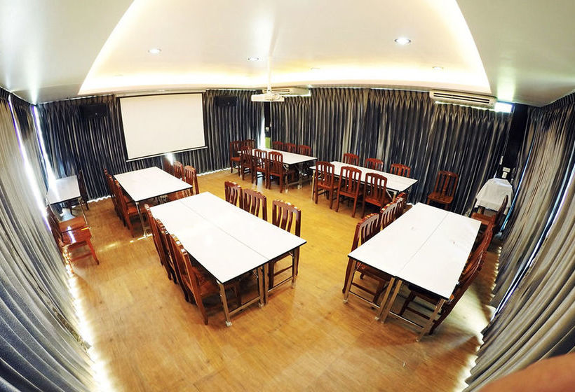 호텔 Coconut Resort