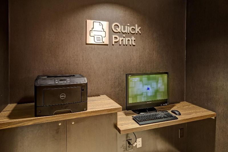 ホテル Courtyard By Marriott Westbury Long Island