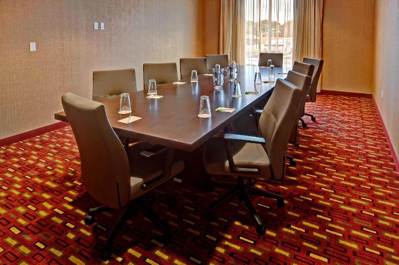 ホテル Courtyard By Marriott Westbury Long Island