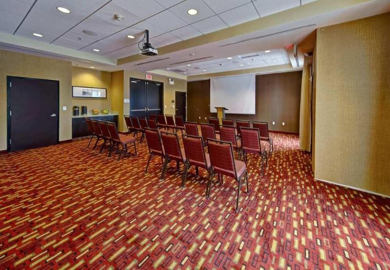 ホテル Courtyard By Marriott Westbury Long Island