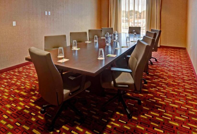 ホテル Courtyard By Marriott Westbury Long Island