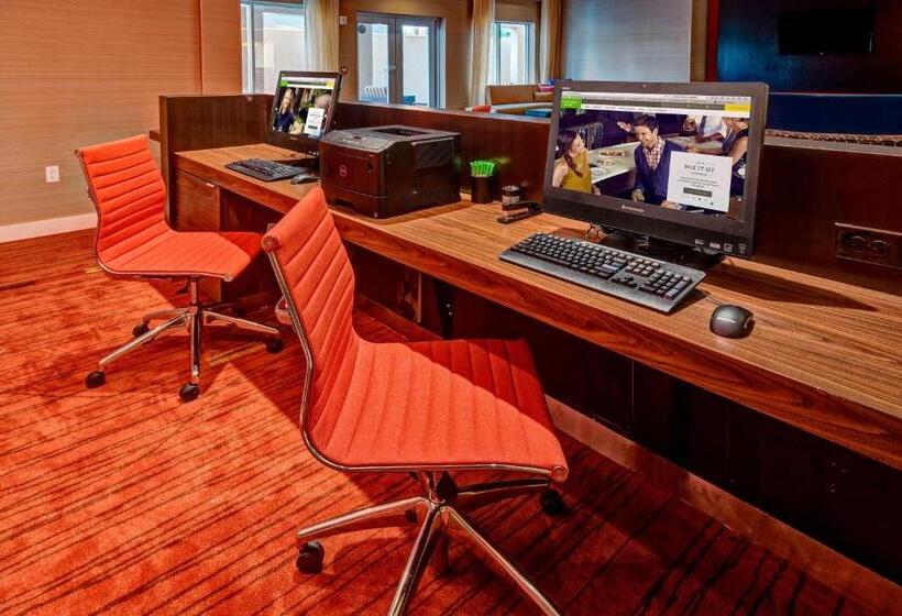 ホテル Courtyard By Marriott Westbury Long Island