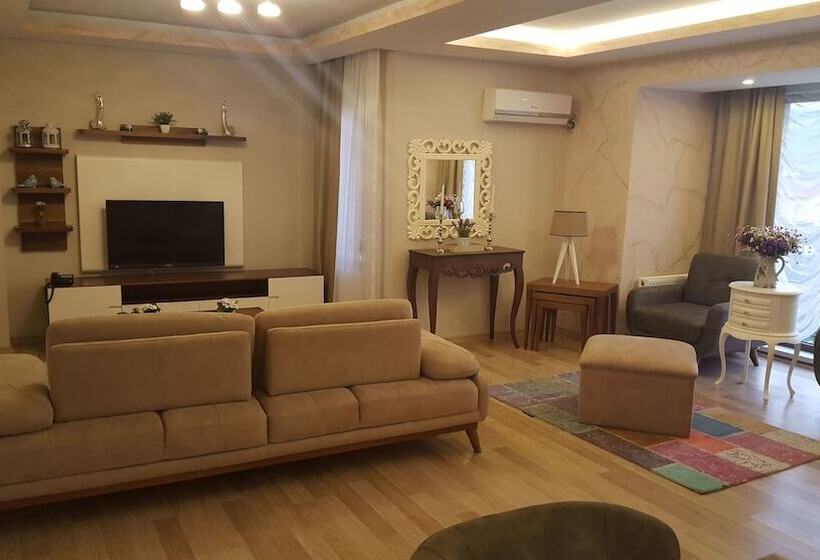 فندق Crystal Continental