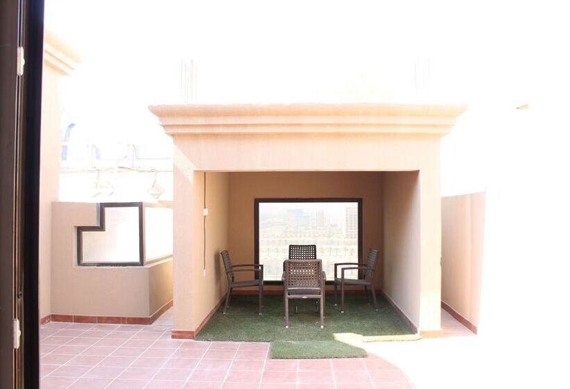 Отель Golden Tulip Al Khobar Suites