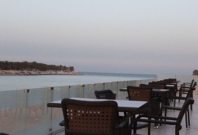 Отель Golden Tulip Al Khobar Suites