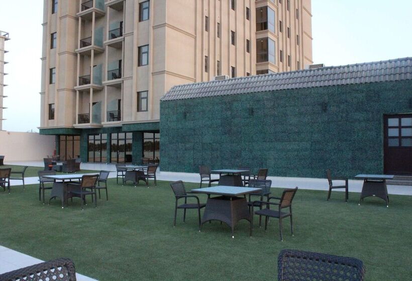 Отель Golden Tulip Al Khobar Suites