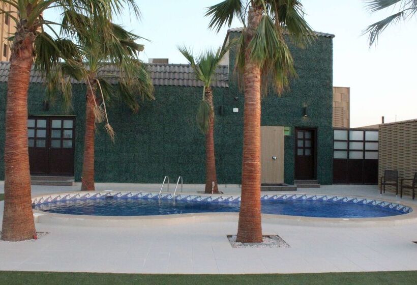 Отель Golden Tulip Al Khobar Suites