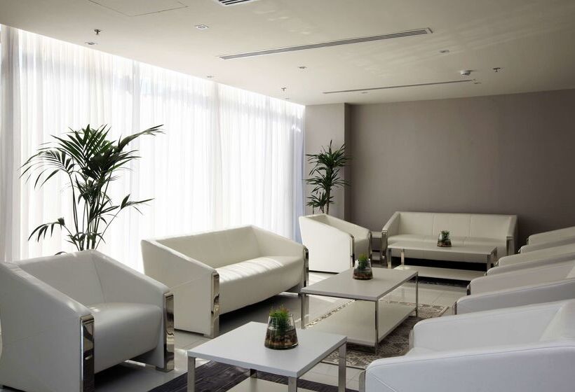 Отель Golden Tulip Al Khobar Suites