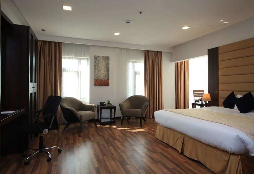 Отель Golden Tulip Al Khobar Suites