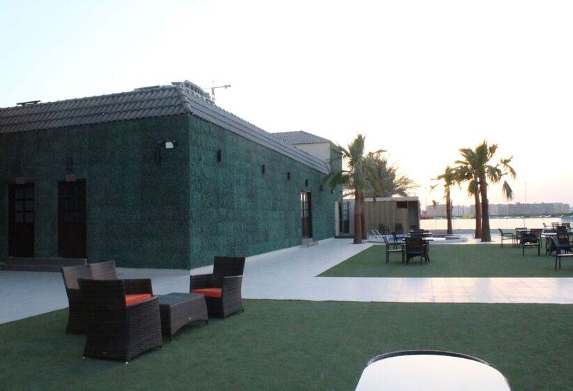 Отель Golden Tulip Al Khobar Suites