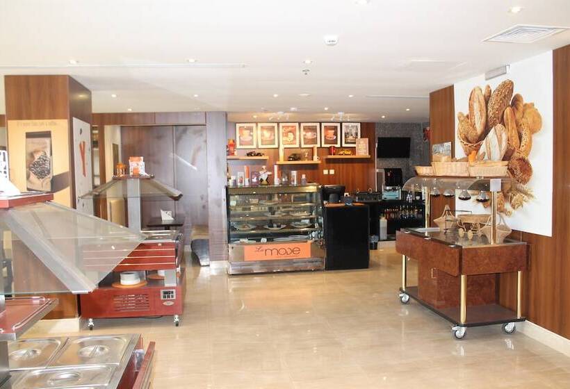 Отель Golden Tulip Al Khobar Suites