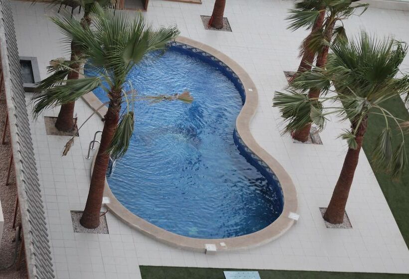 Отель Golden Tulip Al Khobar Suites