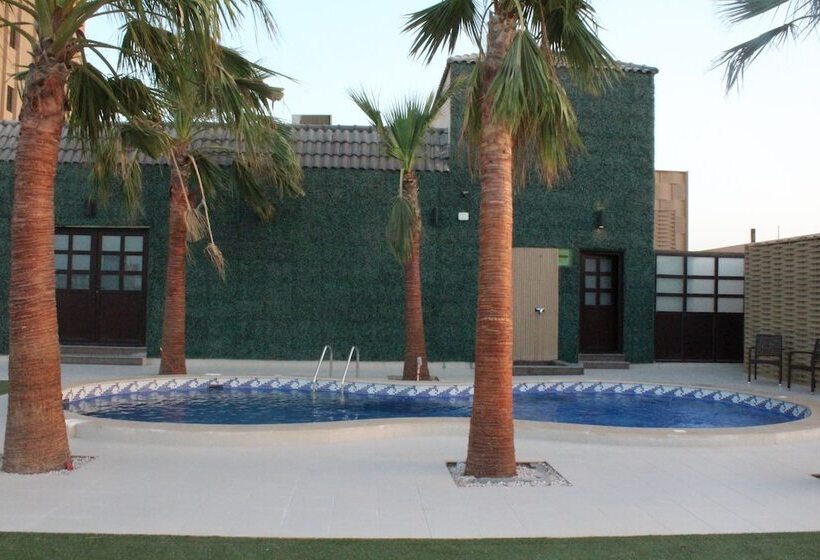 Отель Golden Tulip Al Khobar Suites