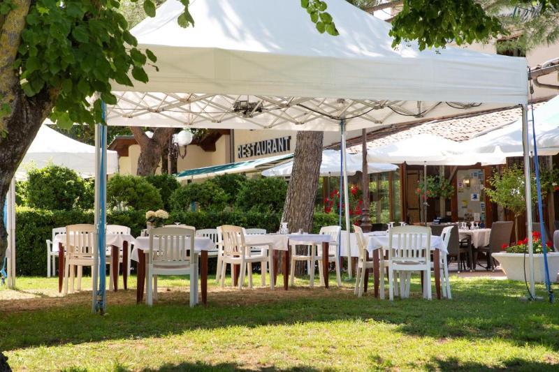 호텔 Logis Hôtel Et Restaurant La Bombardière