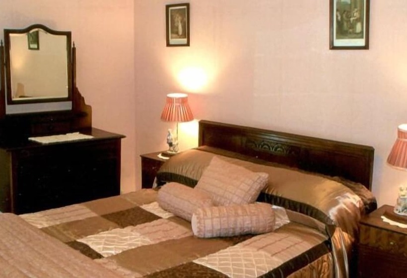 Отель Grove Farm House B&b