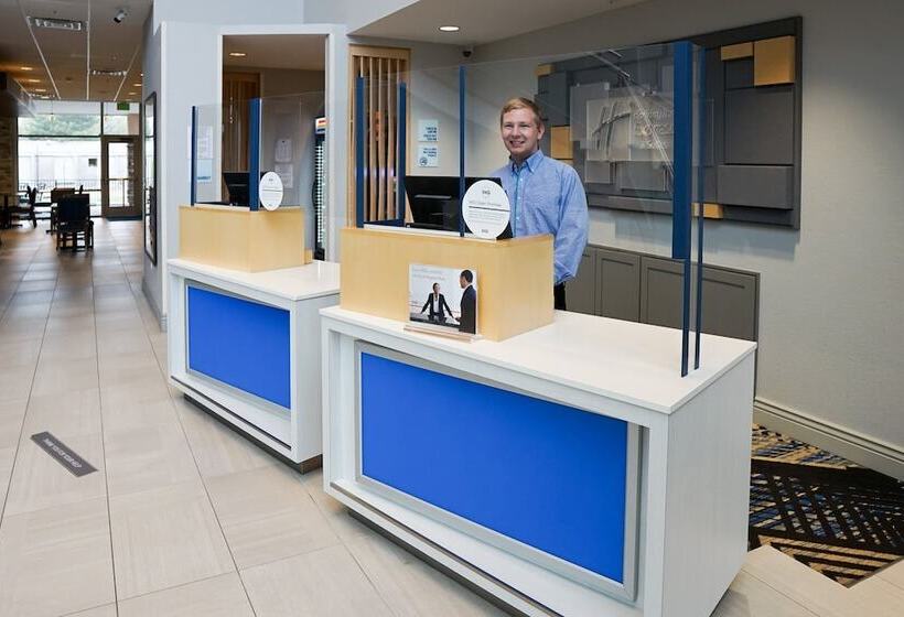 酒店 Holiday Inn Express & Suites   Aurora Medical Campus, An Ihg