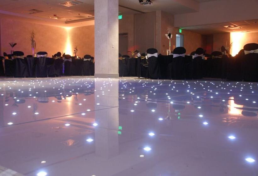 فندق Holiday Inn Express & Suites   Aurora Medical Campus, An Ihg