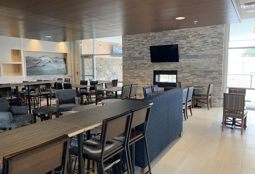 酒店 Holiday Inn Express & Suites   Aurora Medical Campus, An Ihg