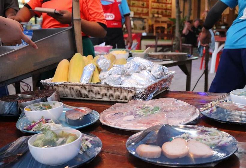 Отель Khlong Dao Sunset Villa