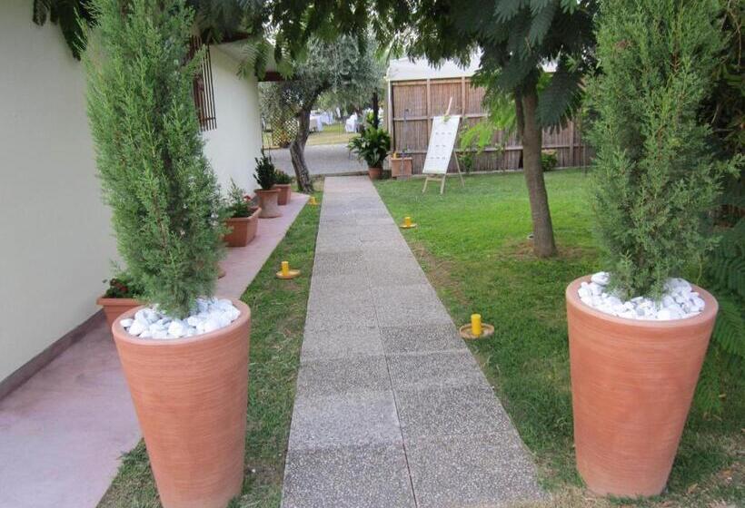 Отель La Casa Gialla