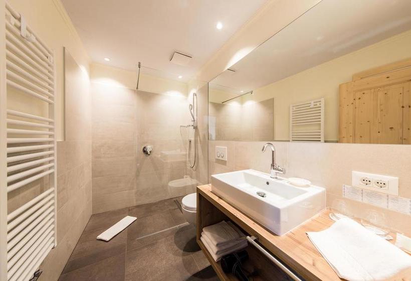 בית מלון כפרי Landgasthof Lärchenwald