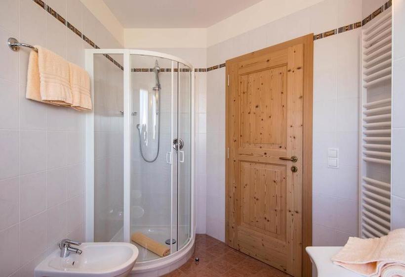 בית מלון כפרי Landgasthof Lärchenwald