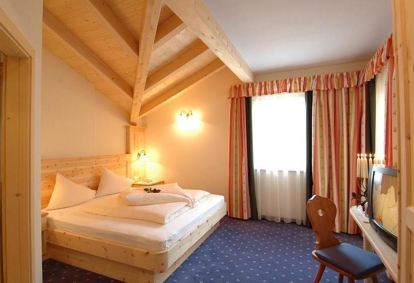 בית מלון כפרי Landgasthof Lärchenwald