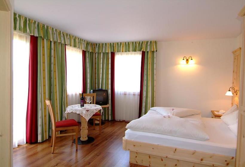 בית מלון כפרי Landgasthof Lärchenwald