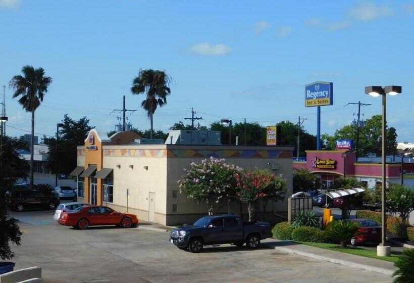 Отель Regency Inn & Suites Beaumont