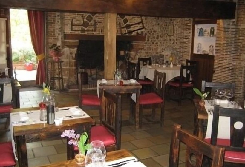 Logis Hotel Restaurant Le Cheval Blanc