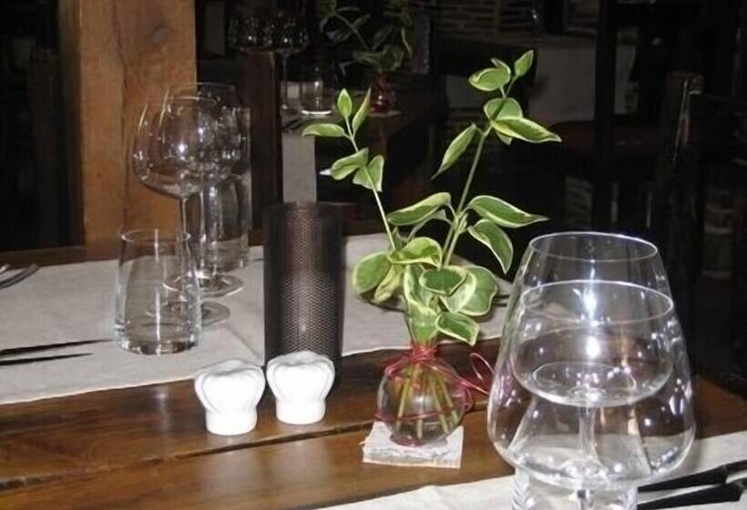 Logis Hotel Restaurant Le Cheval Blanc