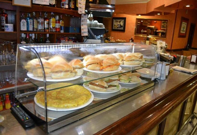 هتل Restaurante Las Camelias