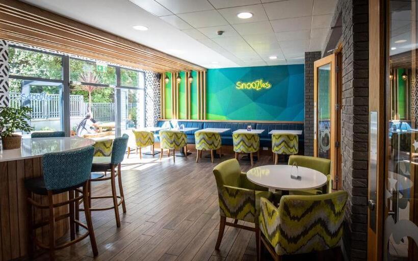 酒店 Snoozles Galway City Centre