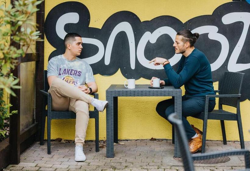 酒店 Snoozles Galway City Centre