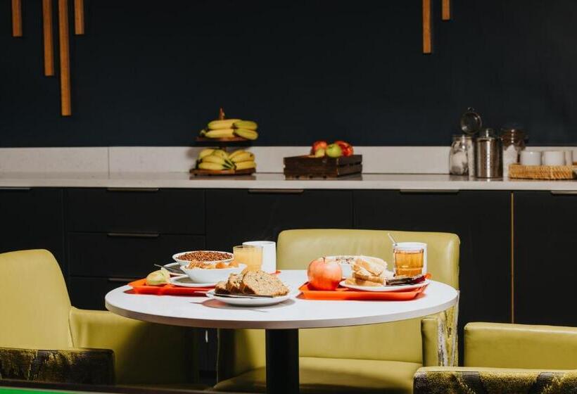 酒店 Snoozles Galway City Centre