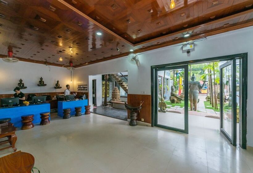 ホテル Travellerhome Angkor