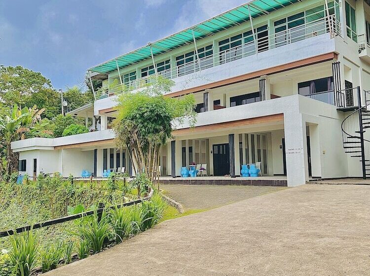 Hotel Ultra Winds Mountain Resort