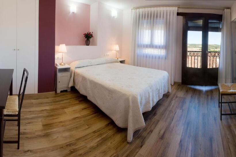 ホテル Valdelinares