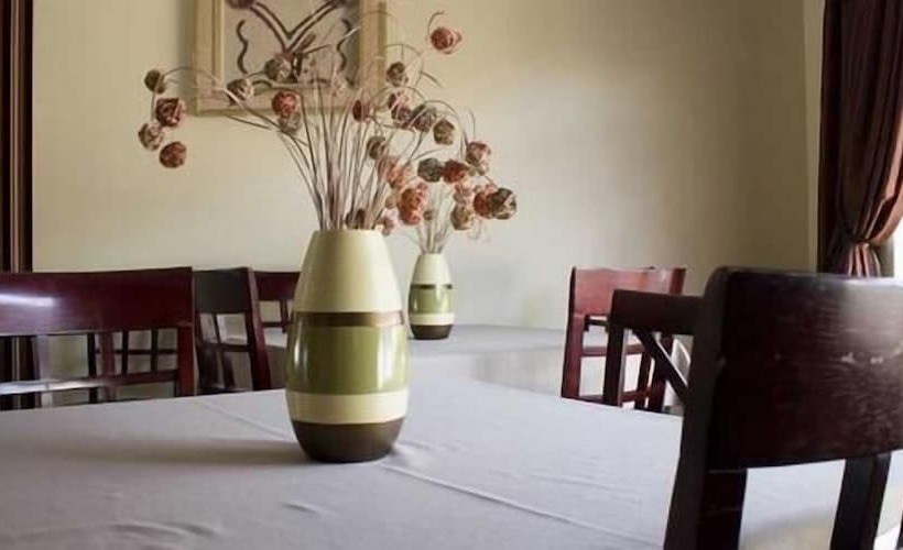 ペンション Ebony And Ivory