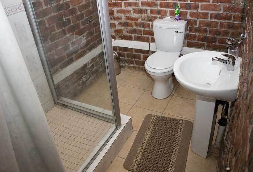 ペンション Ebony And Ivory