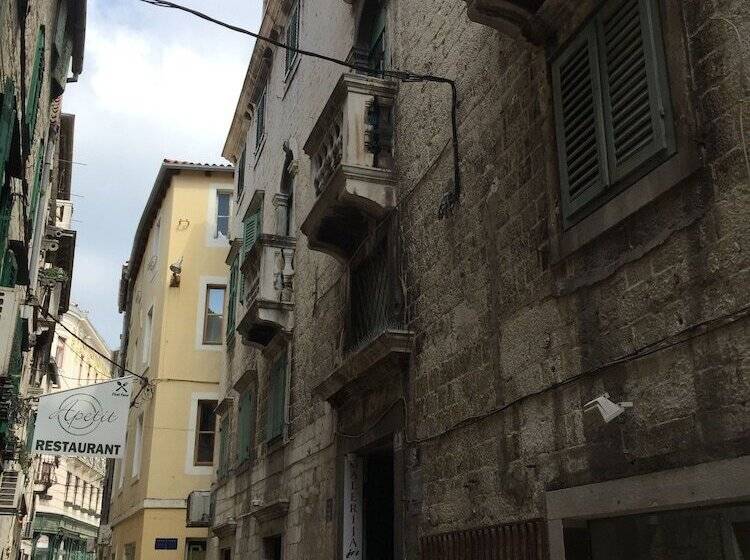 膳宿费 Palace Tartaglia