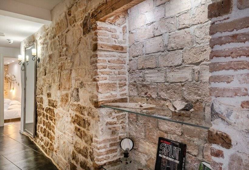 膳宿费 Palace Tartaglia