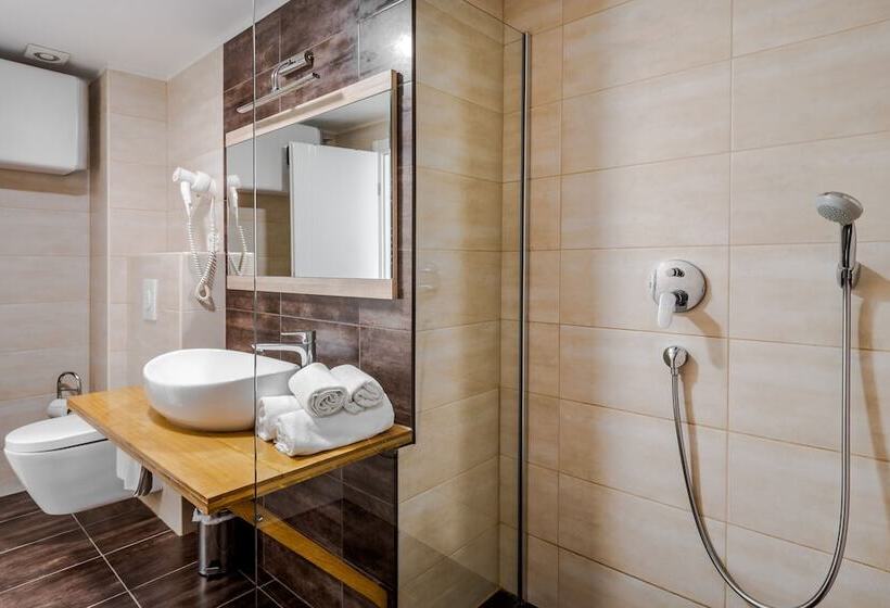 膳宿费 Palace Tartaglia