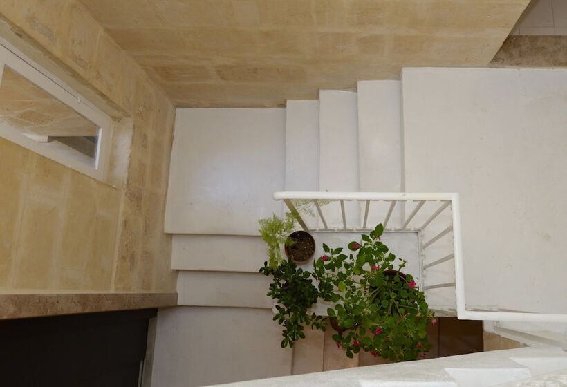 پانسیون Paulos Valletta