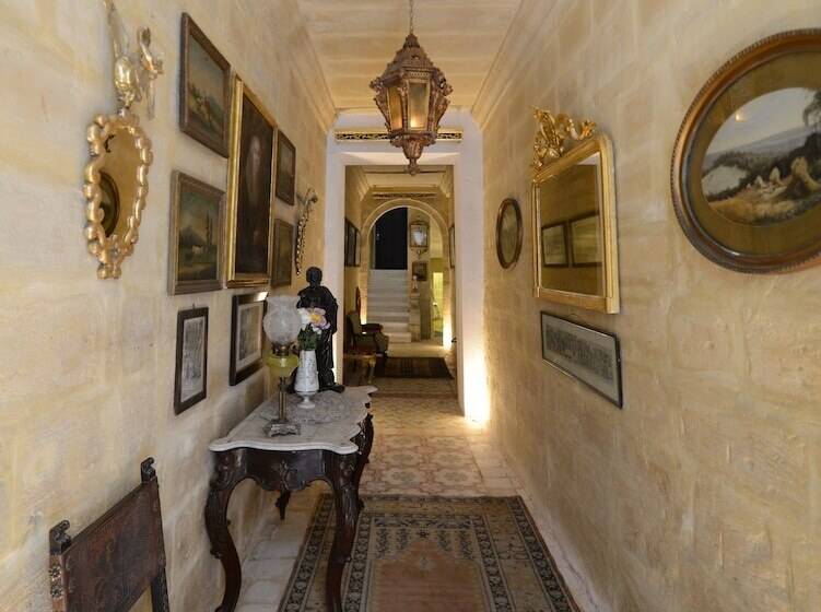 پانسیون Paulos Valletta