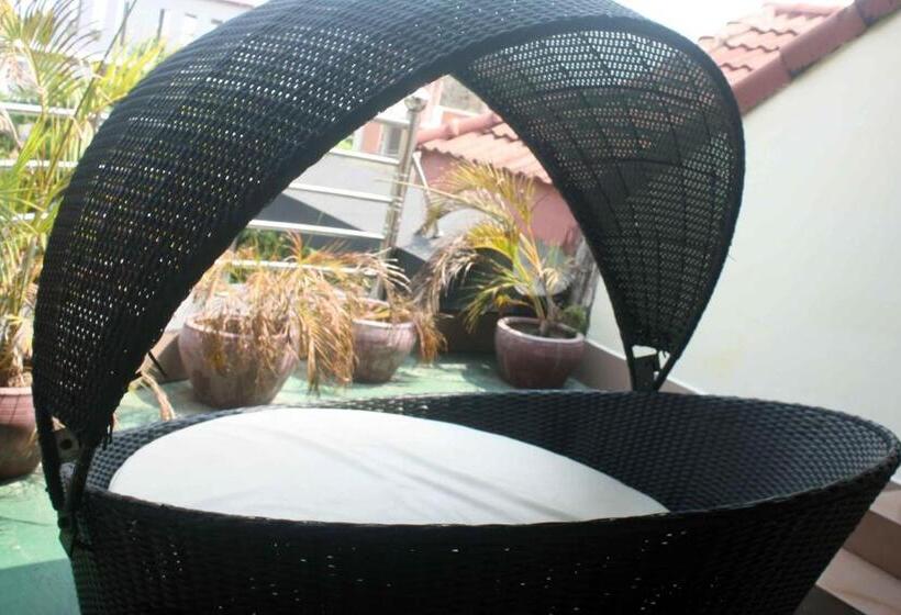 بنسيون The Magic Sponge