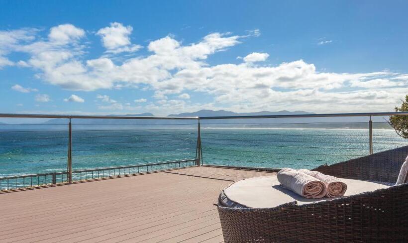 Whale Huys Luxury Oceanfront Eco Villa