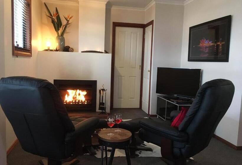 Wine And Roses Bed And Breakfast